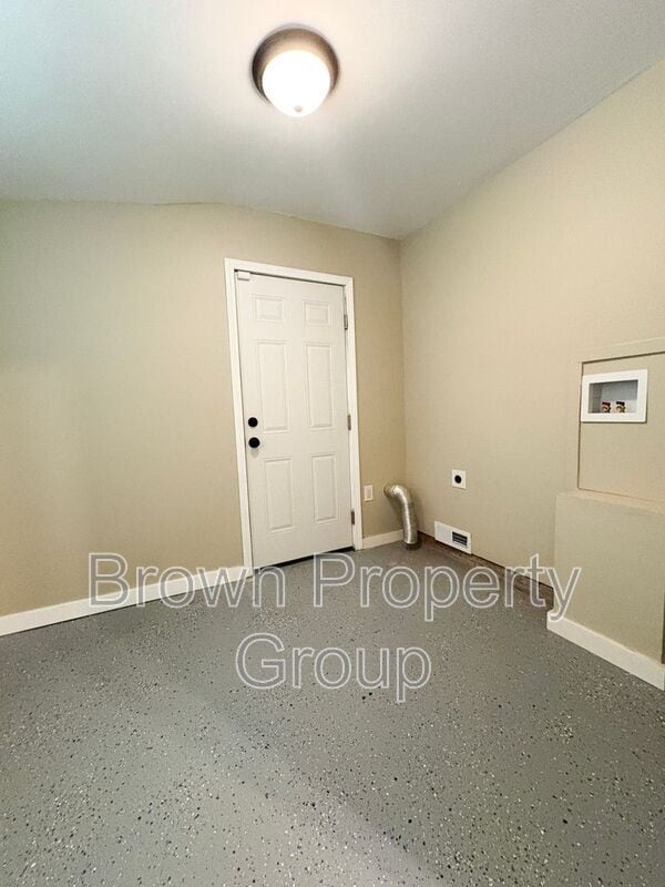 Building Photo - 104 Bremer St