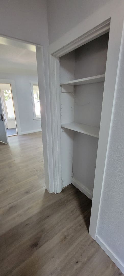 Building Photo - AVAILABLE JUNE 1ST - 2 Bed/ 1 Bath w/ Great Yard!