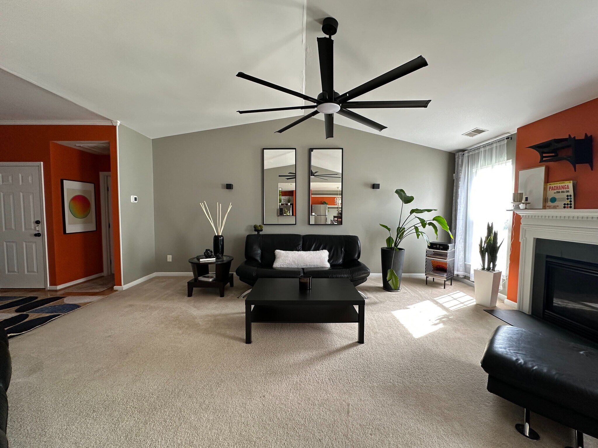 Building Photo - Room in House on Sunburst Ln