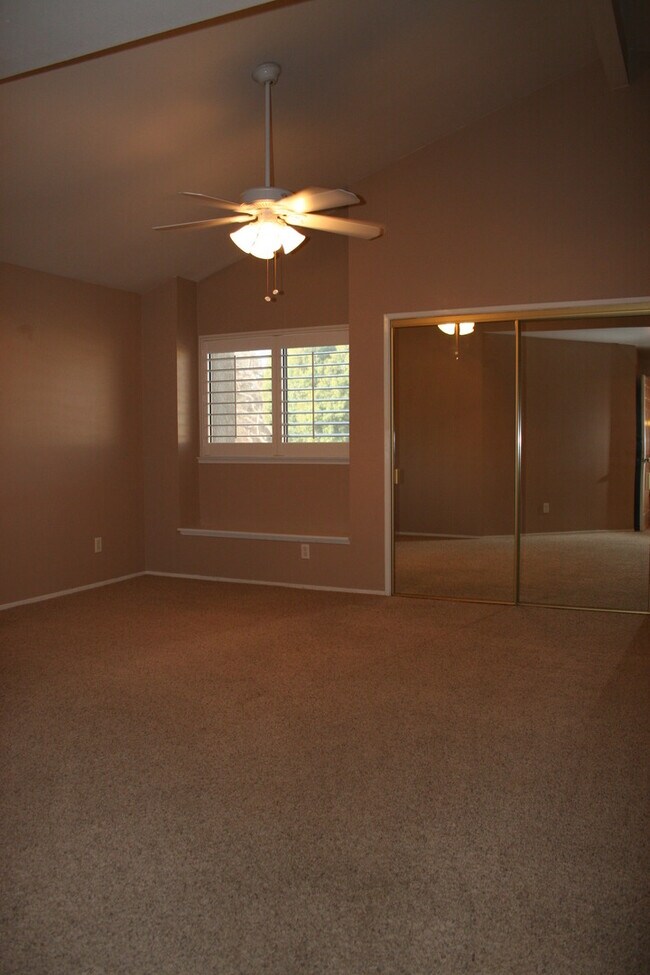 Building Photo - 5500 Lennox Ave