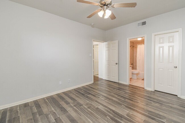 Building Photo - 6289 Wilcrest Dr