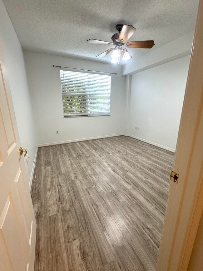 Building Photo - 1801 N Flagler Dr