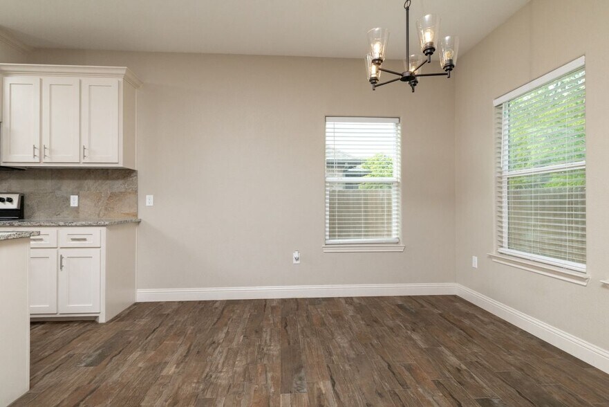 Building Photo - 405 Titus Dr