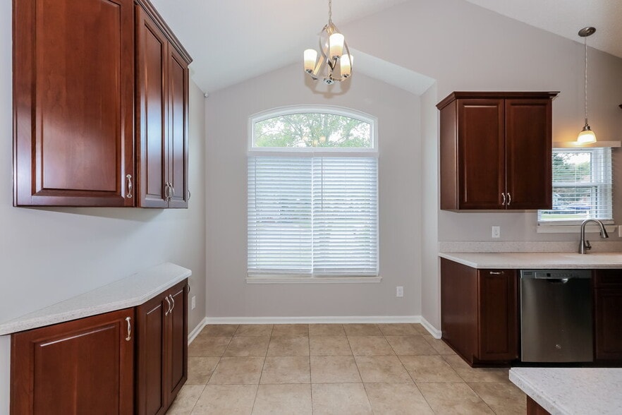 Building Photo - 13839 Poppleton Ct