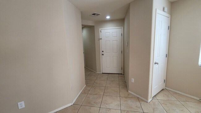 Building Photo - Great 4 Bedroom in the SW!!