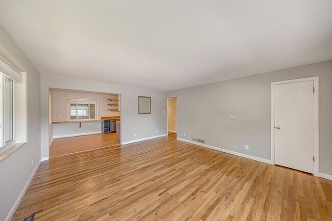 Building Photo - Charming 3-Bedroom Home Near CMU with Bonus Room