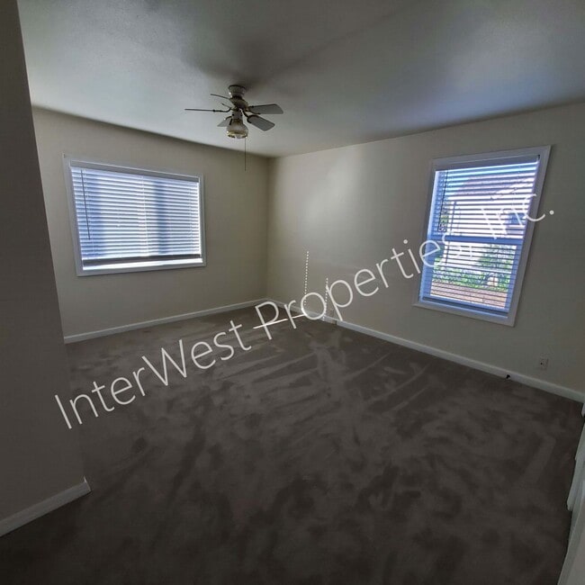 Building Photo - 3+bd 1.5 ba Single Level West Salem Home w...
