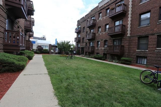 Building Photo - 3036 N Halsted St