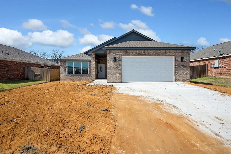 Building Photo - 1100 Primrose Dr