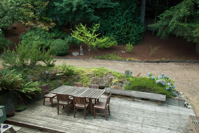 Building Photo - Spacious Cherry Crest Home with Exceptional Natural Light & Privacy