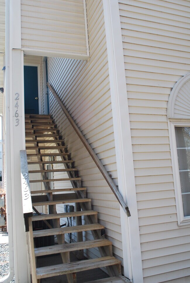 Building Photo - 2463 Patricia Dr