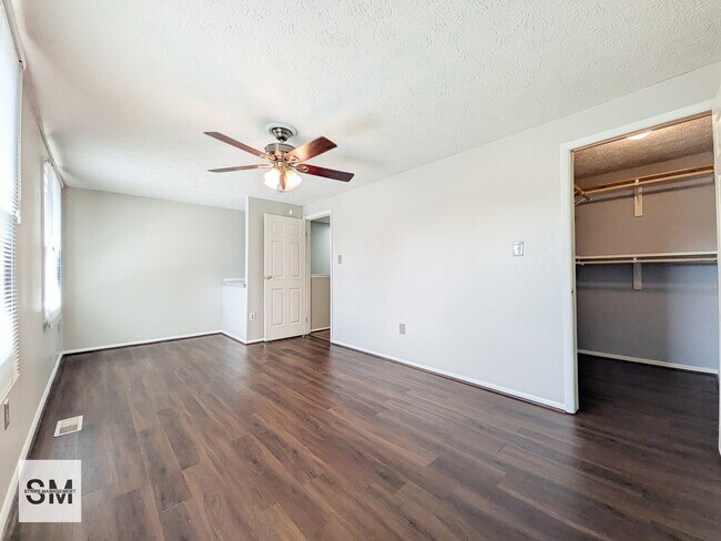 Building Photo - 14505 Farmcrest Pl