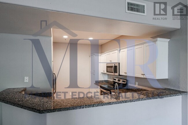 Building Photo - 3Bed/2.5Bath Condo at 35th Ave/Deer Valley...