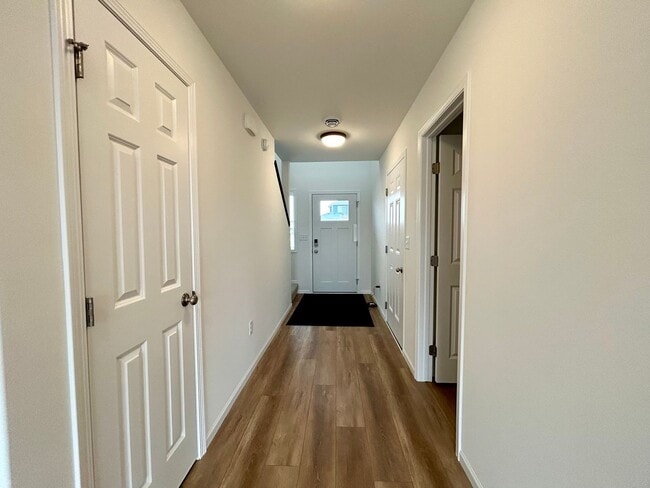 Building Photo - Spacious & Stylish 3-Bed Home with Modern Finishes and Attached 2-Stall Garage