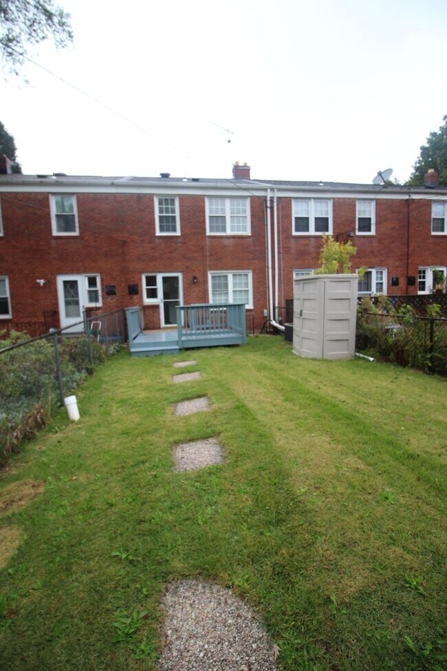 Building Photo - Lovely Towson 3bd/2ba Rowhome w/ CAC & W/D...