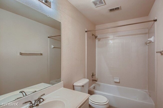 Building Photo - 4 br, 4 bath House - 1707 Teakwood Drive UNIT