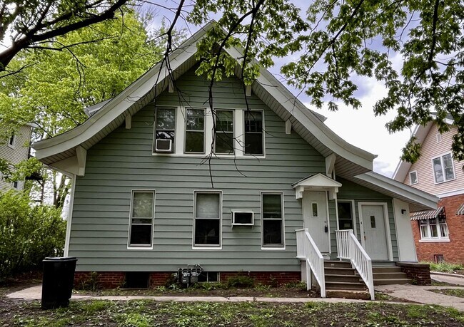Building Photo - 812 W Main St