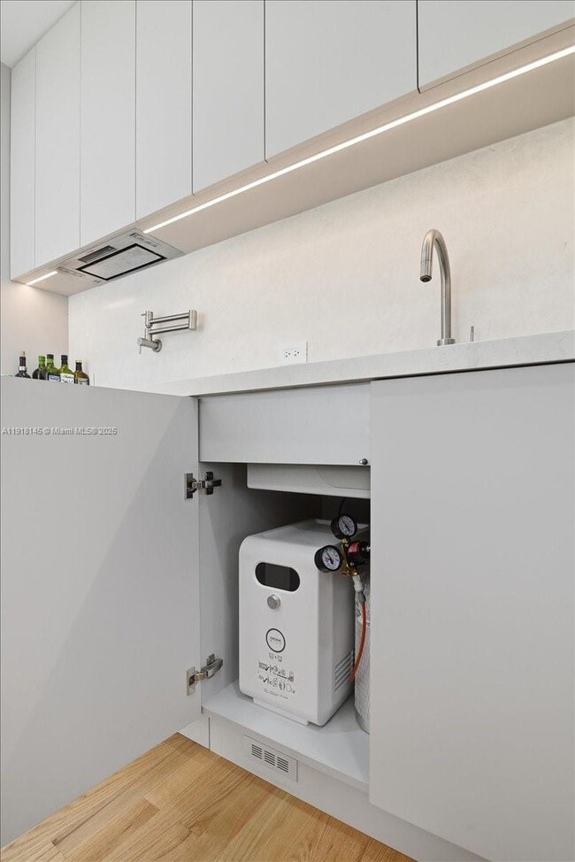 Building Photo - 753 NE 82nd Terrace