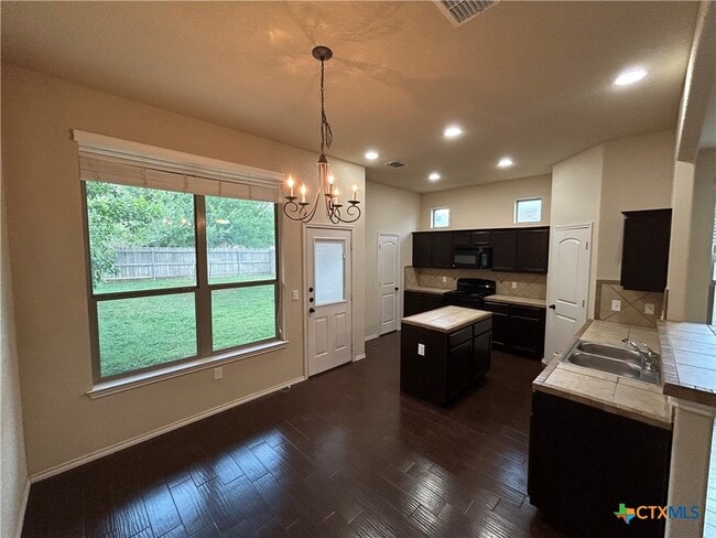 Building Photo - 665 Creekside Cir