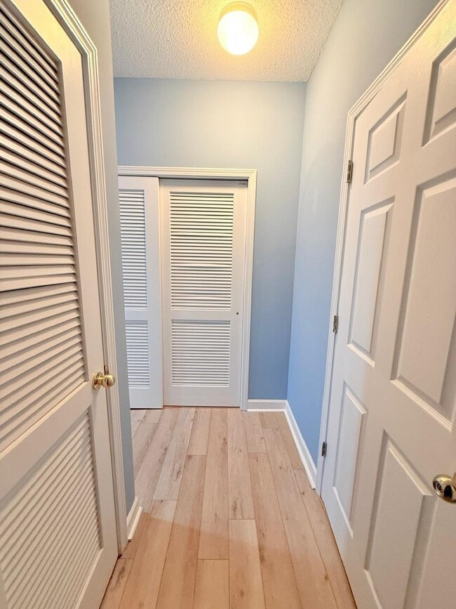 Building Photo - 330 Kiskadee Loop