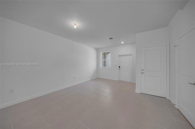 Building Photo - 2567 SE 25th Ter