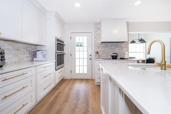 Building Photo - 2426 Whitehall Cir