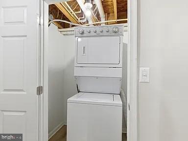 Building Photo - 2429 Barclay St