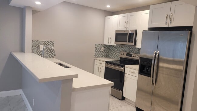 Kitchen - 7338 NW 75th St