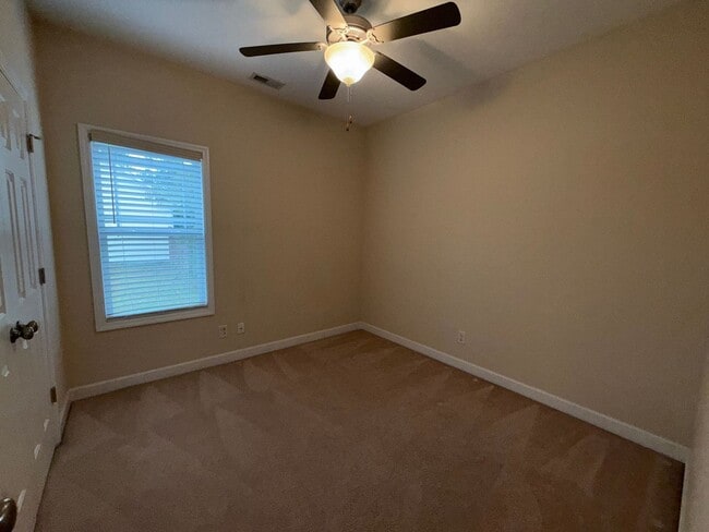 Building Photo - Beautiful 4 bedroom, 2 bath house