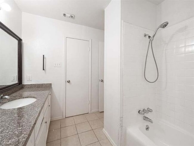 Building Photo - 404 Carter Dr