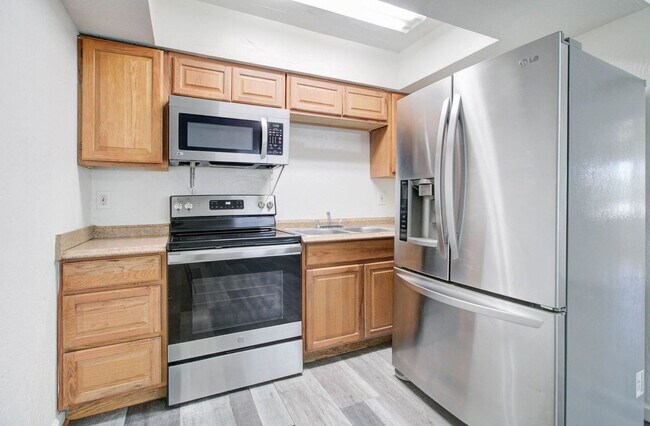 Building Photo - 1501 E Roosevelt St