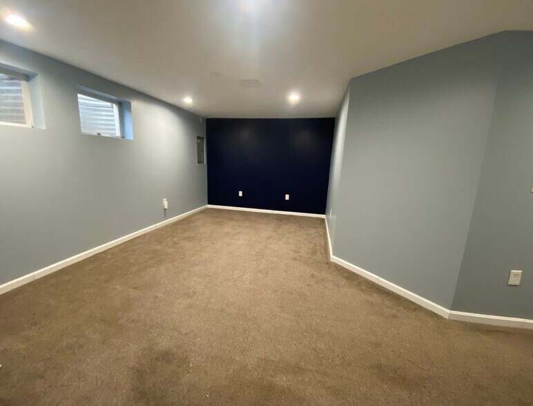 Building Photo - 9348 Loch Lea Ln