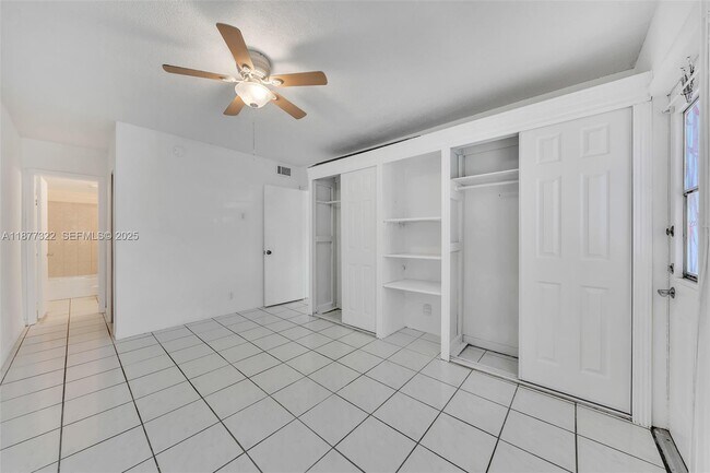 Building Photo - 751 Pine Dr