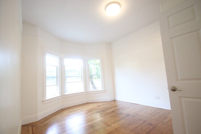 Building Photo - 201 Orange St