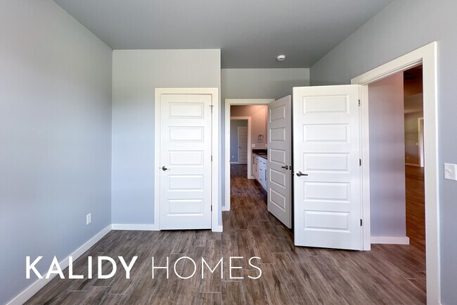 Building Photo - 214 Olde Ml Ct