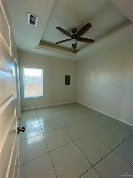 Building Photo - 404 Rafael Dr