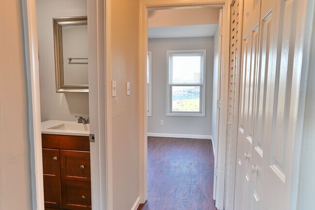 Building Photo - 1540 N 5th St