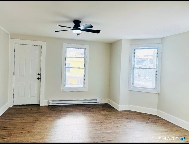 Building Photo - 107 E Pearl St