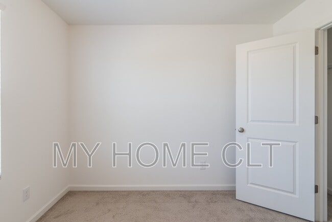 Building Photo - 15010 Scoter St