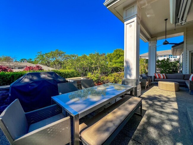 Building Photo - Luxury Living in one of Napa Valley's Most Prestigious Gated Commmunities