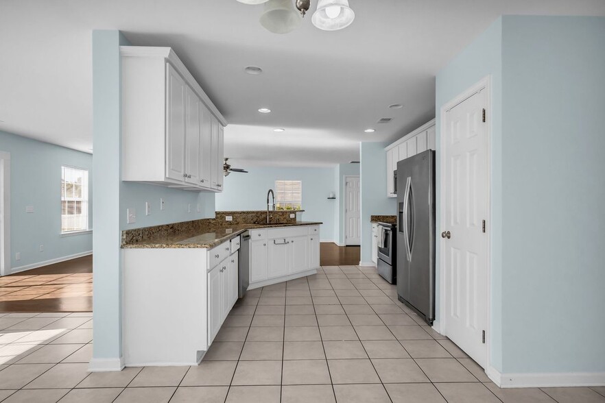 Building Photo - 2233 Blakers Blvd