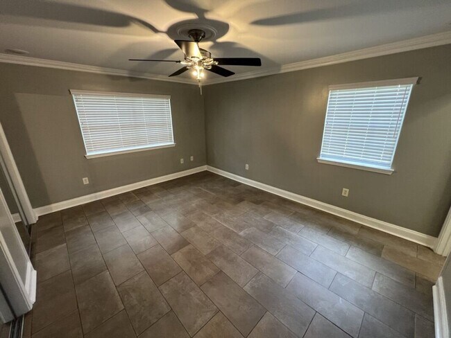 Building Photo - Charming 3 Bedroom Home in a Prime Zachary Location & School District!