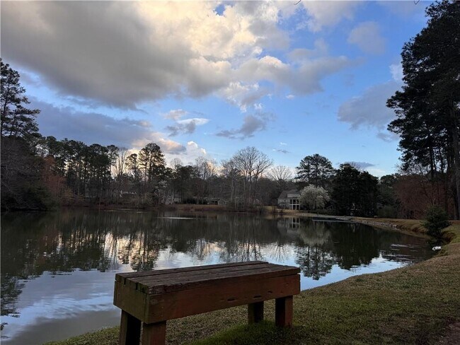 Building Photo - 192 Kings Row NE