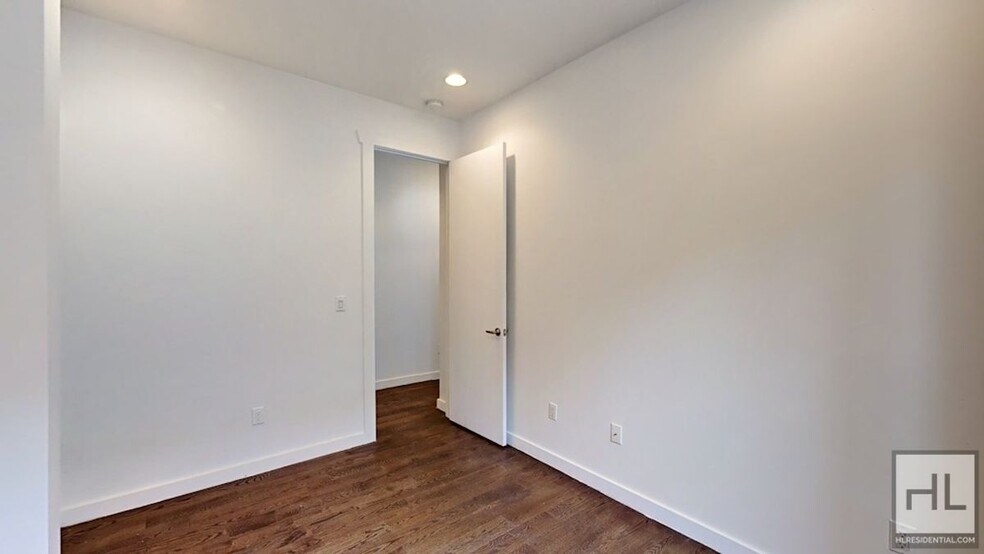 Building Photo - Crown Heights 2-Bed