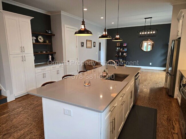 Building Photo - Gorgeous 4 Bedroom Home Near Grant Park!