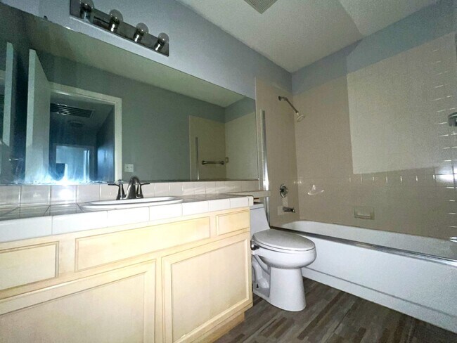 Building Photo - 3-Bedroom, 2-Bath House - Las Vegas, NV