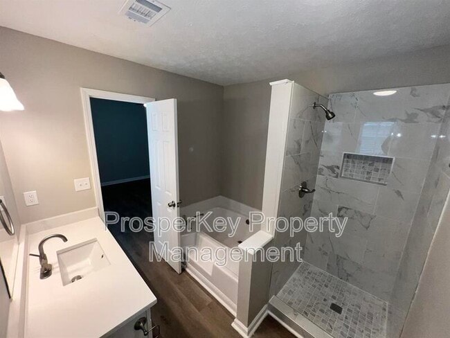 Building Photo - 6146 Hunter Ridge Cir