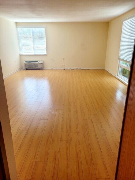 Building Photo - 158 Avenida Majorca