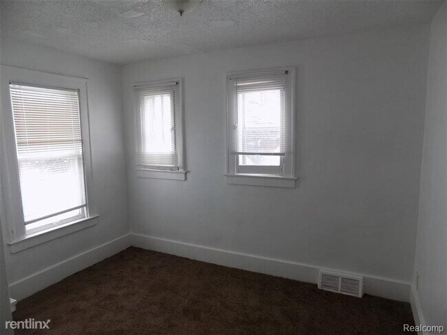Building Photo - 16558 Cheyenne St