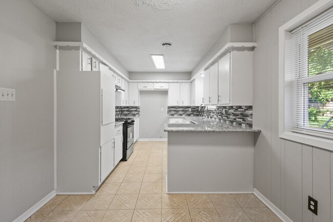 Building Photo - 1510 Narcille St